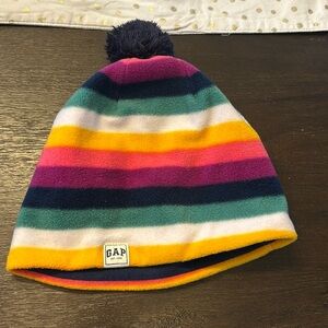 Like new!!! Gap Kids stocking hat with Pom